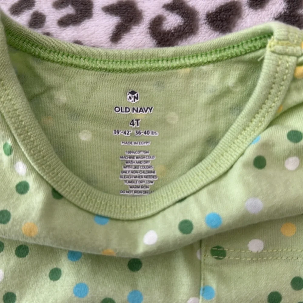 Old Navy Polka Dot Pocket T-shirt in Green Size 4T Girls